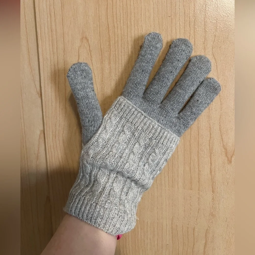 N/A grey knitted